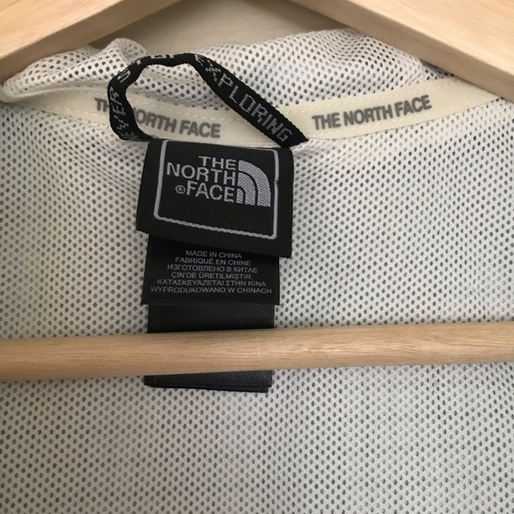 THE NORTH FACE Lightweight Jacket with Hood - Picture 9 of 12